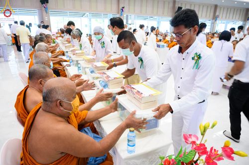 ภาพ No.81241:พิธีถวายสังฆทานแด่คณะสงฆ์ 323 วัด พิธีมอบกองทุนหนุนแรงใจช่วยครูใต้ และพิธีทำบุญอุทิศส่วนกุศลแด่ผู้วายชนม์ในเหตุการณ์ความไม่สงบ ๔ จังหวัดชายแดนภาคใต้  ปีที่ 19 ครั้งที่ 162 วันเสาร์ที่ 27 พฤษภาคม พ.ศ. 2566 ณ ศูนย์ปฏิบัติธรรมภาคใต้ อ.บางกล่ำ จ.สงขลา