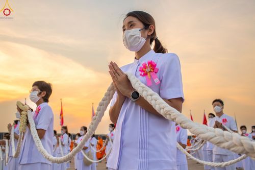 ภาพ No.79231:พิธีอัญเชิญองค์พระบรมพุทธเจ้า 24 องค์ เวียนประทักษิณรอบพระมหาธรรมกายเจดีย์ ณ วัดพระธรรมกาย  วันที่ 2 เมษายน พ.ศ. 2566