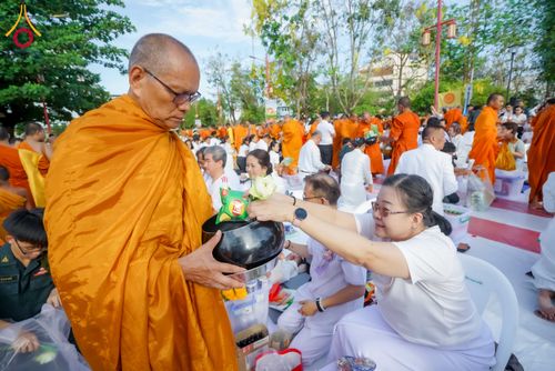 ภาพ No.314003:วันอาทิตย์ที่ 14 มีนาคม พ.ศ. 2569 ทำบุญเมืองหาดใหญ่ตักบาตรพระ 1,109 รูป เติมบุญใหญ่ หลังวิกฤตมหาอุทกภัย ณ ซุ้มประตูไชน่าทาวน์ ถนนศุภสารรังสรรค์ อ.หาดใหญ่ จ.สงขลา