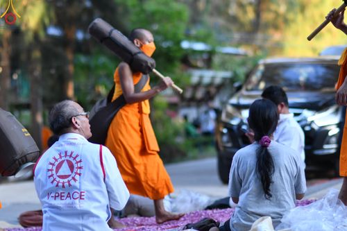 ภาพ No.105953:V.2 ทุ่มเท การเตรียมงาน เก็บงาน การรับบุญของเจ้าหน้าที่หน่วยงานต่างๆ เพื่อโครงการธรรมยาตรา กตัญญูบูชามหาปูชนียาจารย์ พระมงคลเทพมุนี (สด จนฺทสโร) พระผู้ปราบมาร อนุสรณ์สถาน 7 แห่ง ปีที่ 12 ระหว่างวันที่ 2 - 31 มกราคม พ.ศ.2567