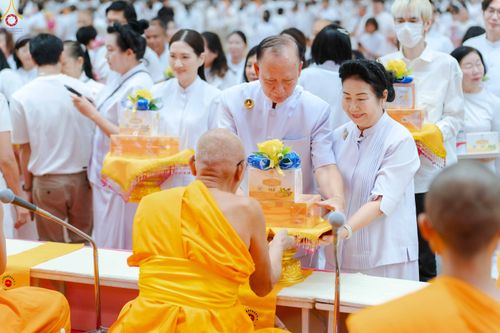 ภาพ No.343685:วันที่ 16 สิงหาคม พ.ศ.2569 พิธีถวายคิลานเภสัช และอุปกรณ์ทางการแพทย์ ณ ห้องแก้วสารพัดนึก2 วัดพระธรรมกาย