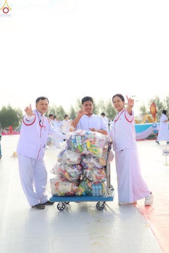 ภาพ No.306674:ภาพเบื้องหลังอาสาสมัครรวมใจ ชุดที่ 5 ในโครงการธรรมยาตรา กตัญญูบูชา มหาปูชนียาจารย์ พระมงคลเทพมุนี(สด จนฺทสโร) พระผู้ปราบมาร อนุสรณ์สถาน 7 แห่ง ปีที่ 14