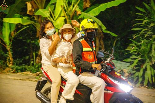 ภาพ No.73510:พิธีจุดประทีปถวายเป็นพุทธบูชา และบูชาธรรมมหาปูชนียาจารย์ ในโครงการธรรมยาตรากตัญญูบูชา มหาปูชนียาจารย์ พระมงคลเทพมุนี(สด จนฺทสโร) พระผู้ปราบมาร ปีที่ 11 ณ อนุสรณ์สถานลำดับที่ 4 สถานที่เกิดด้วยกายธรรม วัดโบสถ์ (บน) บางคูเวียง อ.บางกรวย จ.นนทบุรี วันที่ 21 