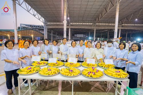 ภาพ No.303513:วันที่ 27 มกราคม พ.ศ. 2569 พิธีถวายภัตตาหารเป็นสังฆทาน แด่พระธรรมยาตรา ณ วัดพระธรรมกาย  จังหวัดปทุมธานี ในโครงการธรรมยาตรา กตัญญูบูชา มหาปูชนียาจารย์ พระมงคลเทพมุนี(สด จนฺทสโร) พระผู้ปราบมาร อนุสรณ์สถาน 7 แห่ง ปีที่ 14