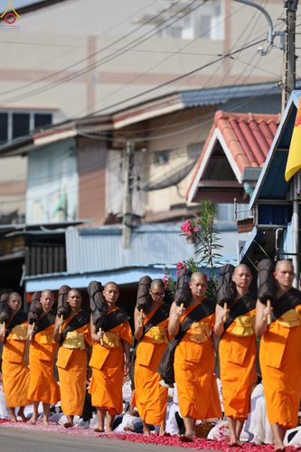 ภาพ No.287447:วันที่ 3 มกราคม พ.ศ. 2569 พิธีต้อนรับพระธรรมยาตรา ในโครงการธรรมยาตรา กตัญญูบูชา มหาปูชนียาจารย์ พระมงคลเทพมุนี(สด จนฺทสโร) พระผู้ปราบมาร อนุสรณ์สถาน 7 แห่ง ปีที่ 14 ณ อนุสรณ์สถานมหาวิหารพระมงคลเทพมุนี (โลตัสแลนด์) อ.สองพี่น้อง จ.สุพรรณบุรี