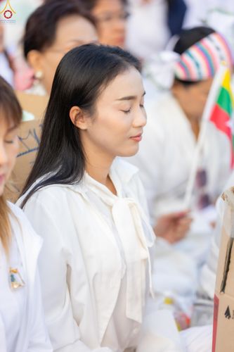 ภาพ No.302501:วันที่ 24 มกราคม พ.ศ. 2569 พิธีตักบาตรพระธรรมยาตรา ณ อนุสรณ์สถานลำดับที่ 5 สถานที่เผยแผ่วิชชาธรรมกายครั้งแรก อนุสรณ์สถานบางปลา วัดบางปลา อำเภอบางเลน จังหวัดนครปฐม ในโครงการธรรมยาตรา กตัญญูบูชา มหาปูชนียาจารย์ พระมงคลเทพมุนี(สด จนฺทสโร) พระผู้ปราบมาร อนุส