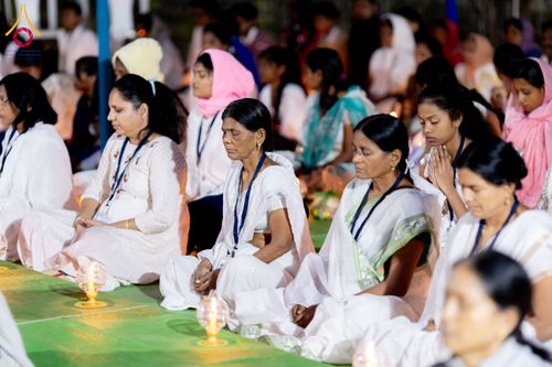 ภาพ No.283804:วันที่ 6-7 ธันวาคม พ.ศ. 2568  พิธีรับมอบหนังสือแสดงเจตจำนงถวายสิทธิครอบครองและใช้ประโยชน์วัดสันติวัน เมืองนาคปูร์  พิธีจุดโคมประทีปถวายเป็นพุทธบูชา และอุทิศบุญกุศลแด่ ดร.บี.อาร์. อัมเบดการ์  พิธีบูชาข้าวพระถ่ายทอดสดจากประเทศไทย