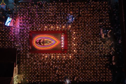 ภาพ No.297173:วันที่ 17 มกราคม พ.ศ. 2569 พิธีจุดประทีปถวายเป็นพุทธบูชา และบูชาธรรมมหาปูชนียาจารย์ (ภาพชุดที่ 2) ณ วัดโบสถ์บน ต.บางคูเวียง จ.นนทบุรี อนุสรณ์สถานลำดับที่ 4 สถานที่เกิดด้วยกายธรรม ในโครงการธรรมยาตรา กตัญญูบูชา มหาปูชนียาจารย์ พระมงคลเทพมุนี(สด จนฺทสโร) พร