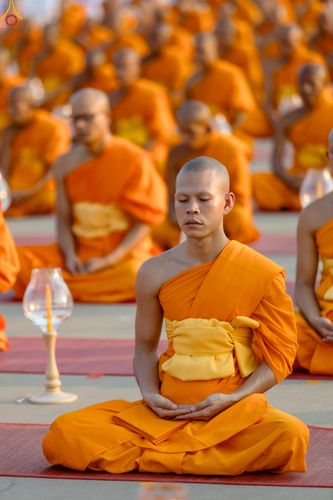 ภาพ No.307424:วันที่ 31 มกราคม พ.ศ. 2569 พิธีจุดประทีปธรรมถวายเป็นพุทธบูชา  และบูชาธรรมมหาปูชนียาจารย์ (ภาพชุดที่ 2) ณ วัดพระธรรมกาย ปทุมธานี ในโครงการธรรมยาตรา กตัญญูบูชา มหาปูชนียาจารย์ พระมงคลเทพมุนี(สด จนฺทสโร) พระผู้ปราบมาร อนุสรณ์สถาน 7 แห่ง ปีที่ 14