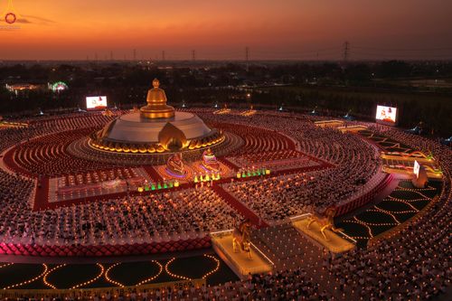 ภาพ No.302361:วันที่ 23 มกราคม พ.ศ. 2569 พิธีจุดประทีปธรรมถวายเป็นพุทธบูชา (ภาพชุดที่ 2) และบูชาธรรมมหาปูชนียาจารย์  ณ อนุสรณ์สถานลำดับที่ 5 สถานที่เผยแผ่วิชชาธรรมกายครั้งแรก อนุสรณ์สถานบางปลา วัดบางปลา อำเภอบางเลน จังหวัดนครปฐม ในโครงการธรรมยาตรา กตัญญูบูชา มหาปูชนีย