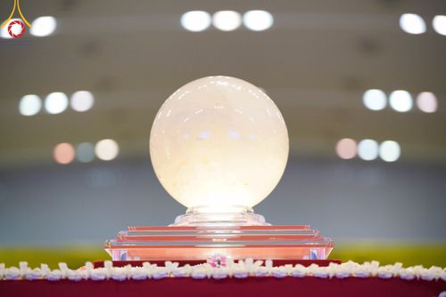 ภาพ No.86269:วันธรรมชัย ปีที่ 55 พิธีทอดผ้าป่ากฐินสมทบครั้งที่1, พิธีเจริญพุทธมนต์ ลูกนิมิตมหาสมบัติฯ พิธีจุดประทีป,พิธีฉลองชัยสวดมนต์บทธัมมจักกัปปวัตนสูตร วันอาทิตย์ที่ 27 สิงหาคม พ.ศ.2566 ณ สภาธรรมกายสากล / มหารัตนวิหารคด วัดพระธรรมกาย