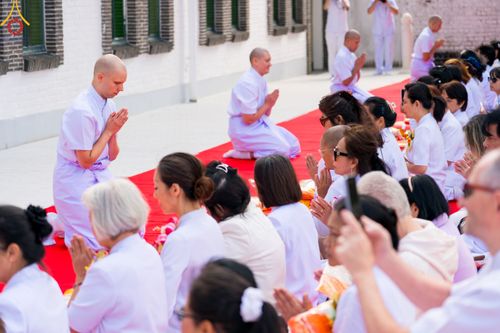 ภาพ No.83855:พิธีเวียนประทักษิณ,พิธีบรรพชาและพิธีอุปสมบทหมู่ ในโครงการอบรมพระธรรมทายาทในทวีปยุโรป  รุ่นที่ 9 วันอาทิตย์ที่ 16 กรกฎาคม พ.ศ. 2566 ณ วัดพระธรรมกายเบเนลักซ์  ประเทศเบลเยียม