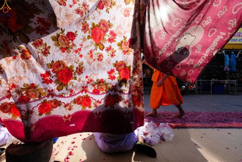 ภาพ No.287790:วันที่ 3 มกราคม พ.ศ. 2569 พิธีต้อนรับพระธรรมยาตรา ครั้งที่ 2 (ภาพชุดที่ 2) ในโครงการธรรมยาตรา กตัญญูบูชา มหาปูชนียาจารย์ พระมงคลเทพมุนี(สด จนฺทสโร) พระผู้ปราบมาร อนุสรณ์สถาน 7 แห่ง ปีที่ 14 ณ อนุสรณ์สถานมหาวิหารพระมงคลเทพมุนี (โลตัสแลนด์) อ.สองพี่น้อง จ.