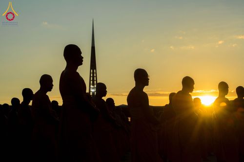 ภาพ No.285222:วันจันทร์ที่ 15 ธันวาคม พ.ศ.2568  บันทึกภาพหมู่ประวัติศาสตร์ โครงการบรรพชาอุปสมบทหมู่  รุ่นบูชาธรรมมหาปูชนียาจารย์ ประจำปี 2568 ณ ลานธรรมมหาธรรมกายเจดีย์ วัดพระธรรมกาย