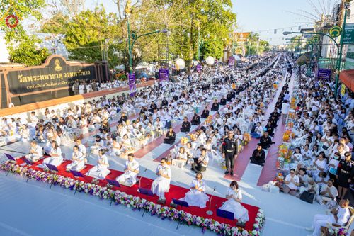 ภาพ No.311205:วันเสาร์ที่ 28 กุมภาพันธ์ พ.ศ. 2569 พิธีตักบาตรพระมหากุศล 11,250 รูป เฉลิมฉลอง 1,250 ปีศรีธรรมราชเจดีย์ สู่มรดกโลก ณ ถนนราชดำเนิน บริเวณหน้าวัดพระมหาธาตุวรมหาวิหาร อ.เมือง จ.นครศรีธรรมราช