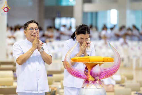 ภาพ No.215644:วันอาทิตย์ต้นเดือนที่ 6 เมษายน พ.ศ. 2568 ขบวนอัญเชิญผ้าป่าสมทบ มหาสังฆทาน 40,000 กว่าวัดทั่วประเทศ ณ สภาธรรมกายสากล วัดพระธรรมกาย