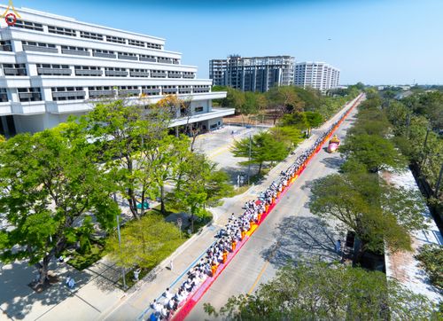 ภาพ No.304602:วันที่ 25 มกราคม พ.ศ. 2569 พิธีต้อนรับพระธรรมยาตรา (ภาพชุดที่ 2) รร.สามัคคีราษฏร์บำรุง-วัดพระธรรมกาย ในโครงการธรรมยาตรา กตัญญูบูชา มหาปูชนียาจารย์ พระมงคลเทพมุนี(สด จนฺทสโร) พระผู้ปราบมาร อนุสรณ์สถาน 7 แห่ง ปีที่ 14