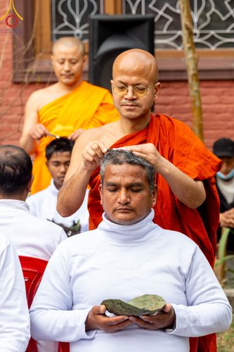 ภาพ No.313368:วันพุธที่ 11 มีนาคม พ.ศ. 2569 พิธีตัดปอยผมโครงการบรรพชาสามเณร  ณ วัดอเชศวร (Aksheswar Mahavihar) ประเทศเนปาล