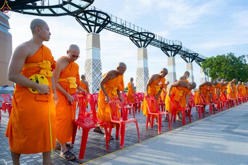 ภาพ No.282412:วันที่ 19 -20 ธันวาคม พ.ศ.2568 เบื้องหลังความสำเร็จ ของการจัดงานตักบาตร พระ 10,000 รูป Skywalk กาญจนบุรี