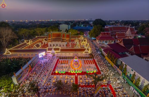 ภาพ No.297151:วันที่ 17 มกราคม พ.ศ. 2569 พิธีจุดประทีปถวายเป็นพุทธบูชา และบูชาธรรมมหาปูชนียาจารย์ (ภาพชุดที่ 2) ณ วัดโบสถ์บน ต.บางคูเวียง จ.นนทบุรี อนุสรณ์สถานลำดับที่ 4 สถานที่เกิดด้วยกายธรรม ในโครงการธรรมยาตรา กตัญญูบูชา มหาปูชนียาจารย์ พระมงคลเทพมุนี(สด จนฺทสโร) พร