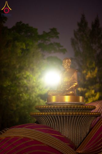 ภาพ No.290585:วันที่ 8 มกราคม พ.ศ. 2569 พระธรรมยาตราปฏิบัติธรรม และถ่ายภาพหมู่ประวัติศาสตร์ ในโครงการธรรมยาตรา กตัญญูบูชามหาปูชนียาจารย์ พระมงคลเทพมุนี(สด จนฺทสโร) พระผู้ปราบมาร อนุสรณ์สถาน 7 แห่ง ปีที่ 14 ณ อนุสรณ์สถานคลองบางนางแท่น อ.สามพราน จ.นครปฐม