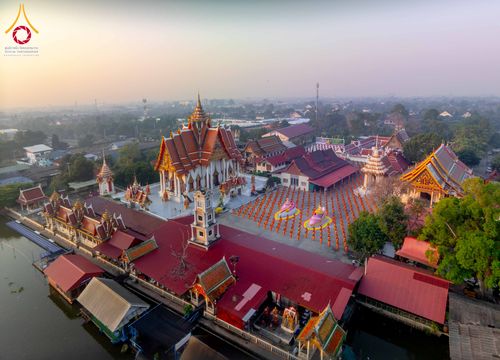 ภาพ No.297401:วันที่ 15 มกราคม พ.ศ.2569 พระธรรมยาตราปฏิบัติธรรมและถ่ายภาพหมู่ประวัติศาสตร์ อนุสรณ์สถานลำดับที่ 4 สถานที่เกิดด้วยกายธรรม  ณ วัดโบสถ์บน ต.บางคูเวียง จ.นนทบุรี ในโครงการธรรมยาตรา กตัญญูบูชา มหาปูชนียาจารย์ พระมงคลเทพมุนี(สด จนฺทสโร) พระผู้ปราบมาร อนุสรณ์ส