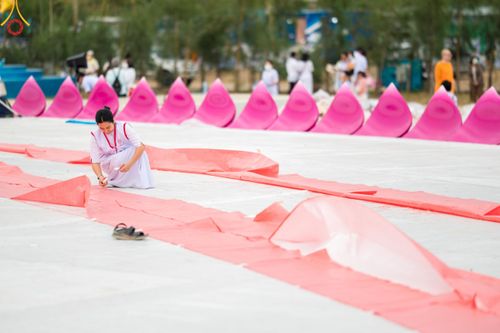 ภาพ No.119868:V.19 แกล้วกล้า การเตรียมงาน เก็บงาน การรับบุญของเจ้าหน้าที่หน่วยงานต่างๆ เพื่อโครงการธรรมยาตรา กตัญญูบูชามหาปูชนียาจารย์ พระมงคลเทพมุนี (สด จนฺทสโร) พระผู้ปราบมาร อนุสรณ์สถาน 7 แห่ง ปีที่ 12 ระหว่างวันที่ 2 - 31 มกราคม พ.ศ.2567