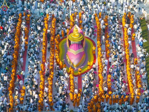 ภาพ No.197830:พิธีตักบาตรพระธรรมยาตรา ณ อนุสรณ์สถานลำดับที่ 4 สถานที่เกิดด้วยกายธรรม วัดโบสถ์(บน) ต.บางคูเวียง จ.นนทบุรี ในโครงการธรรมยาตรา กตัญญูบูชา มหาปูชนียาจารย์ พระมงคลเทพมุนี(สด จนฺทสโร) พระผู้ปราบมาร อนุสรณ์สถาน 7 แห่ง ปีที่ 13 วันที่ 19 มกราคม พ.ศ. 2568