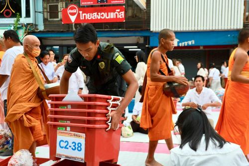 ภาพ No.126963:V.30 เต็มที่ เพื่อโคราช การเตรียมงาน ปฏิบัติงาน และเก็บงาน ของเจ้าหน้าที่หน่วยงานต่างๆ ทุกภาคส่วน เพื่อพิธีทำบุญเมืองนครราชสีมา ฉลอง 556 ปี ตักบาตรพระ 10,000 รูป ในวันเสาร์ที่ 2 มีนาคม พ.ศ.2567 ณ อนุสาวรีย์ท้าวสุรนารี จ.นครราชสีมา จัดโดย คณะสงฆ์จังหวัดนค