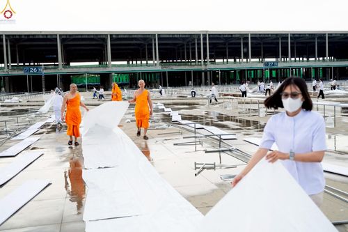 ภาพ No.225248:วันที่ 20 - 27 เมษายน พ.ศ. 2568 "ภาพแห่งความปลื้มที่ไม่มีวันจบ" คณะสงฆ์สามเณร เจ้าหน้าที่ และสาธุชน ร่วมแรงร่วมใจกันเตรียมงานและเก็บงาน เพื่อวันคุ้มครองโลก พิธีถวายมหาสังฆทานคณะสงฆ์ 40,000 กว่าวัดทั่วประเทศ