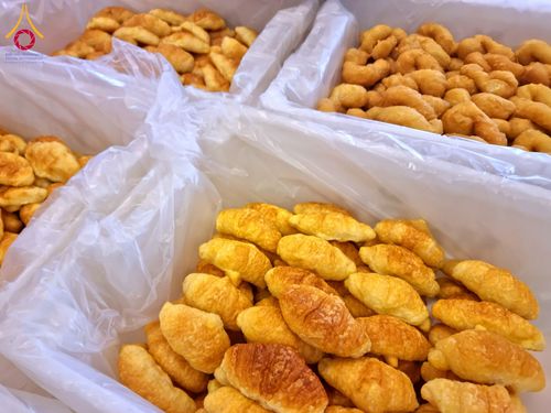 ภาพ No.203864:พิธีถวายภัตตาหารเป็นสังฆทาน แด่พระธรรมยาตรา ณ วัดพระธรรมกาย ตำบลคลองสาม อำเภอคลองหลวง จังหวัดปทุมธานี ในโครงการธรรมยาตรา กตัญญูบูชา มหาปูชนียาจารย์ พระมงคลเทพมุนี(สด จนฺทสโร) พระผู้ปราบมาร อนุสรณ์สถาน 7 แห่ง ปีที่ 13 วันที่ 30 มกราคม พ.ศ. 2568