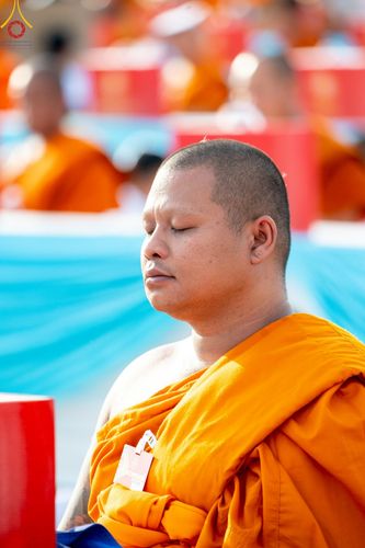 ภาพ No.221752:วันอังคารที่ 22 เมษายน พ.ศ. 2568 ภาพพิธีถวายมหาสังฆทานคณะสงฆ์ 40,000 กว่าวัดทั่วประเทศ เนื่องในวันคุ้มครองโลก ชุดที่ 2 (ปลื้มให้สมการรอคอย) ณ ลานธรรมพระมหาธรรมกายเจดีย์ วัดพระธรรมกาย