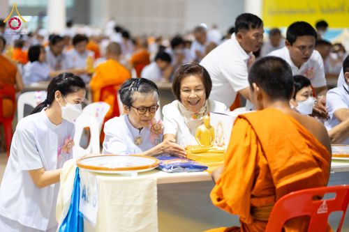 ภาพ No.60136:พิธีเจริญพระพุทธมนต์ "ฉลองอายุวัฒนมงคล 80 ปี หลวงพ่อธัมมชโย" พิธีถวายไทยธรรม คณะสงฆ์ 10,000 กว่าวัดทั่วประเทศ ในวันคุ้มครองโลก วันจันทร์ที่ 22 เมษายน พ.ศ. 2567 ณ สภาธรรมกายสากล วัดพระธรรมกาย จ.ปทุมธานี