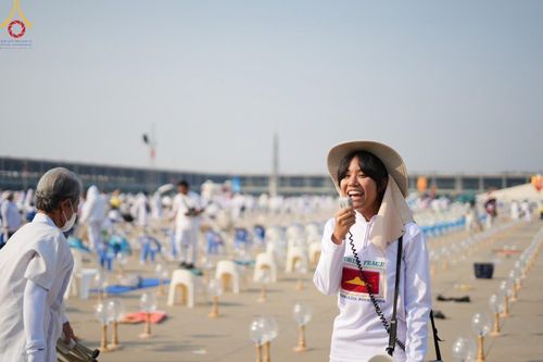 ภาพ No.208274:V.55 สารพัดV สารพัดดี ที่วัดพระธรรมกาย ในโครงการธรรมยาตรา กตัญญูบูชา มหาปูชนียาจารย์ พระมงคลเทพมุนี (สด จนฺทสโร) พระผู้ปราบมาร อนุสรณ์สถาน 7 แห่ง ปีที่ 13 ระหว่างวันที่ 2-31 มกราคม พ.ศ. 2568