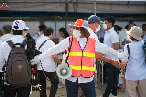 ภาพ No.117144:V.16 เป็นทีม การเตรียมงาน เก็บงาน การรับบุญของเจ้าหน้าที่หน่วยงานต่างๆ เพื่อโครงการธรรมยาตรา กตัญญูบูชามหาปูชนียาจารย์ พระมงคลเทพมุนี (สด จนฺทสโร) พระผู้ปราบมาร อนุสรณ์สถาน 7 แห่ง ปีที่ 12 ระหว่างวันที่ 2 - 31 มกราคม พ.ศ. 2567