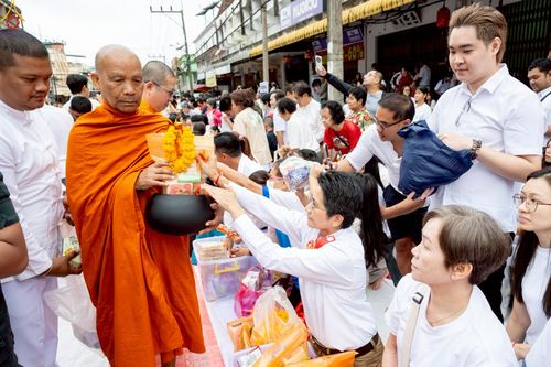 ภาพ No.245441:วันอาทิตย์ที่ 14 กันยายน พ.ศ. 2568 ตักบาตรพระ 555 รูป มหากุศล  น้อมถวายเป็นพุทธบูชา ณ หอนาฬิกาเบตง อ.เบตง จ.ยะลา