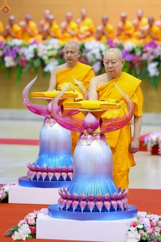 ภาพ No.251750:วันที่ 10 ตุลาคม พ.ศ. 2568 พิธีทอดผ้าป่าสมทบกฐินวัดพระธรรมกาย และสมทบกฐิน 30,000 กว่าวัดทั่วประเทศ ครั้งที่ 3 ณ สภาธรรมกายสากล วัดพระธรรมกาย