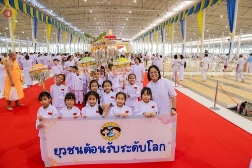 ภาพ No.167894:พิธีทอดกฐิน และ พิธีกรานกฐิน ในวันอาทิตย์ที่ 3 พฤศจิกายน พ.ศ. 2567 ณ วัดพระธรรมกาย จ.ปทุมธานี