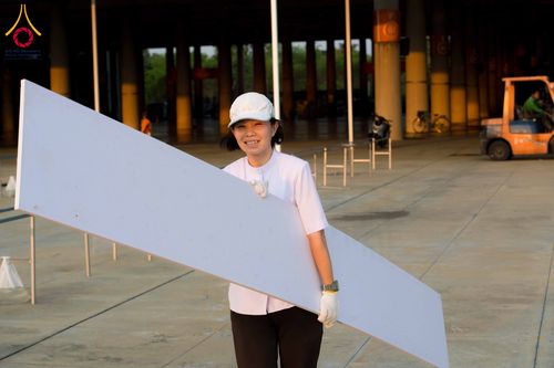 ภาพ No.326543:วันที่ 26 -27 เมษาบน พ.ศ.2569 การเก็บงานแผ่นหน้าโต๊ะที่ลานธรรม งานถวายมหาสังฆทาน 40,000 กว่าวัดทั่วประเทศ ณ ลานธรรม วัดพระธรรมกาย