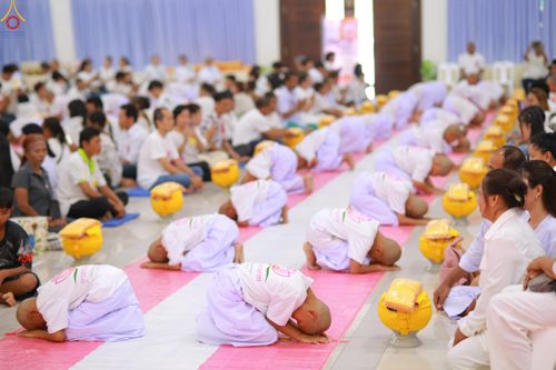 ภาพ No.320201:วันเสาร์ที่ 4 เมษายน 2569 พิธีตัดปอยผม ขอขมาผู้ปกครอง  มอบบาตร-ผ้าไตร และพิธีบรรพชาสามเณร 87 รูป  ณ ศูนย์ปฏิบัติธรรมระยอง(บ้านช่องลม)  ต.บางบุตร อ.บ้านค่าย จ.ระยอง