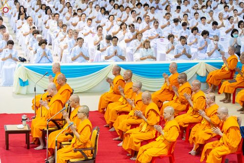ภาพ No.328079:วันอาทิตย์ต้นเดือนที่ 3 พฤษภาคม พ.ศ.2569 พิธีบูชาข้าวพระ ณ วัดพระธรรมกาย