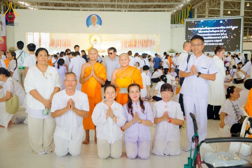 ภาพ No.319602:วันเสาร์ที่ 4 เมษายน พ.ศ.2569 พิธีขอขมา มอบผ้าไตร และถวายบาตรแด่นาคธรรมทายาท ในโครงการบรรพชาสามเณรฟื้นฟูพระพุทธศาสนาทั่วไทย โครงการหน่อแก้วเปรียญธรรม รุ่นที่ 14 โครงการสามเณรยุวธรรมทายาท รุ่นที่ 34 โครงการสามเณรมัชฌิมธรรมทายาท รุ่นที่ 30 ณ สภาธรรมกายสากล