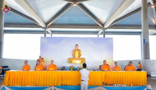 ภาพ No.320702:วันที่ 11 เมษายน พ.ศ.2569 พิธีตักบาตรฉลองสามเณรใหม่ โครงการบรรพชาสามเณรกล้าตะวัน ณ มหารัตนวิหาคด คอร์ 25 ชั้น 2 วัดพระธรรมกาย