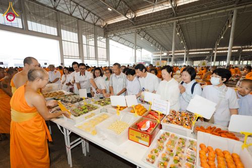 ภาพ No.306377:วันที่ 30 มกราคม พ.ศ. 2569 พิธีถวายภัตตาหารเป็นสังฆทาน แด่พระธรรมยาตรา ณ วัดพระธรรมกาย  จังหวัดปทุมธานี ในโครงการธรรมยาตรา กตัญญูบูชา มหาปูชนียาจารย์ พระมงคลเทพมุนี(สด จนฺทสโร) พระผู้ปราบมาร อนุสรณ์สถาน 7 แห่ง ปีที่ 14