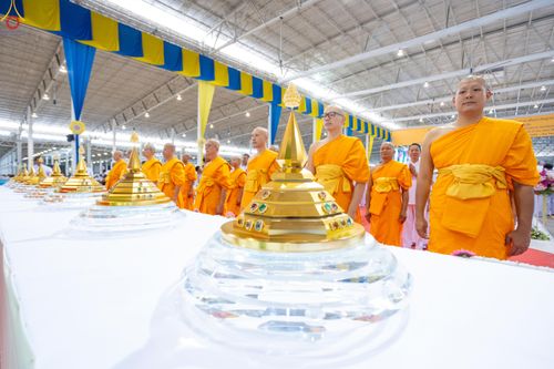 ภาพ No.341924:วันพุธที่ 29 กรกฎาคม พ.ศ. 2569 พิธีประดิษฐานพระบรมสารีริกธาตุภายในเกศดอกบัวตูมองค์พระธรรมกายเพื่ออัญเชิญไปประดิษฐาน  วัดพุทธสันติวัน ธรรมชัย เมืองนาคปูร์ รัฐมหาราษฏระ ประเทศอินเดีย ณ  วัดพระธรรมกาย จ.ปทุมธานี