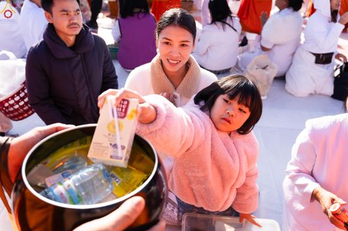 ภาพ No.281454:วันเสาร์ที่ 27 ธันวาคม พ.ศ.2568 พิธีตักบาตรพระ ๑,๐๐๐ รูป   เพื่อความเป็นสิริมงคลแก่ชีวิตและแผ่นดินไทย  มหากุศลครั้งยิ่งใหญ่แห่งปี ส่งท้ายปีเก่า ต้อนรับปีใหม่  ณ ถนนหน้าที่ว่าการอำเภอภูเรือ จังหวัดเลย