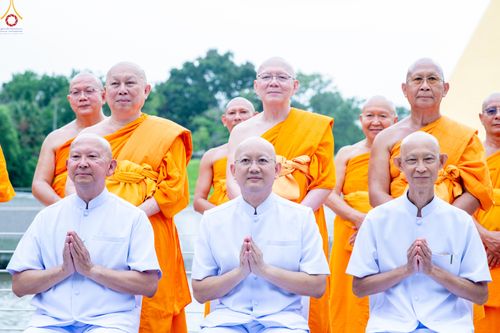 ภาพ No.330267:วันที่ 30 พฤษภาคม พ.ศ.2569 พิธีตัดปอยผมและปลงผม อุบาสกอุปสมบทอุทิศชีวิต 11 ท่าน ณ โบสถ์พระไตรปิฎก วัดพระธรรมกาย จังหวัดปทุมธานี