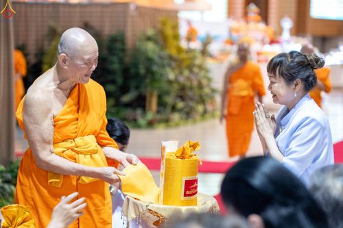 ภาพ No.337940:วันอาทิตย์ต้นเดือน 5 กรกฎาคม พ.ศ.2569 พิธีบูชาข้าวพระ ณ สภาธรรมกายสากล วัดพระธรรมกาย