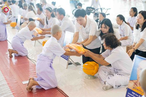 ภาพ No.319480:วันเสาร์ที่ 4 เมษายน พ.ศ.2569 พิธีขอขมา มอบผ้าไตร และถวายบาตรแด่นาคธรรมทายาท ในโครงการบรรพชาสามเณรฟื้นฟูพระพุทธศาสนาทั่วไทย โครงการหน่อแก้วเปรียญธรรม รุ่นที่ 14 โครงการสามเณรยุวธรรมทายาท รุ่นที่ 34 โครงการสามเณรมัชฌิมธรรมทายาท รุ่นที่ 30 ณ สภาธรรมกายสากล