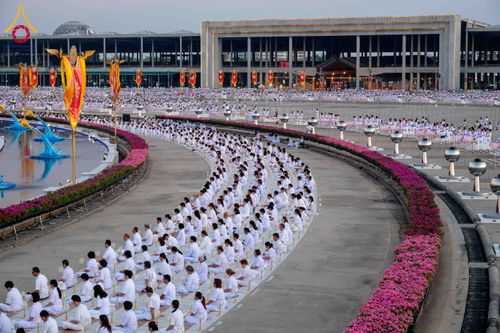 ภาพ No.312146:วันอังคารที่ 3 มีนาคม พ.ศ.2569 พิธีเวียนประทักษิณและจุดมาฆประทีป ณ ลานธรรมพระมหาธรรมกายเจดีย์ วัดพระธรรมกาย